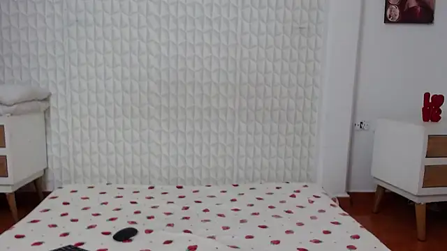 Snapshot of Roxy_Lux chatting on February 12, 1:27 pm Roxy Lux online show from February 12, 1:27 pm