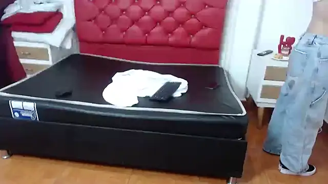 Snapshot of Roxy_Lux chatting on March 3, 1:23 pm Roxy Lux online show from March 3, 1:23 pm