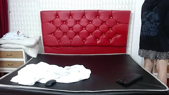 Snapshot of Roxy_Lux chatting on February 6, 12:15 pm Roxy Lux online show from February 6, 12:15 pm