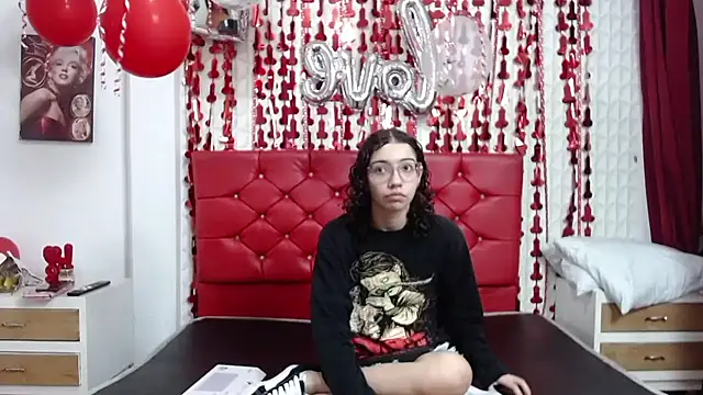 Snapshot of Roxy_Lux chatting on February 20, 1:08 pm Roxy Lux online show from February 20, 1:08 pm