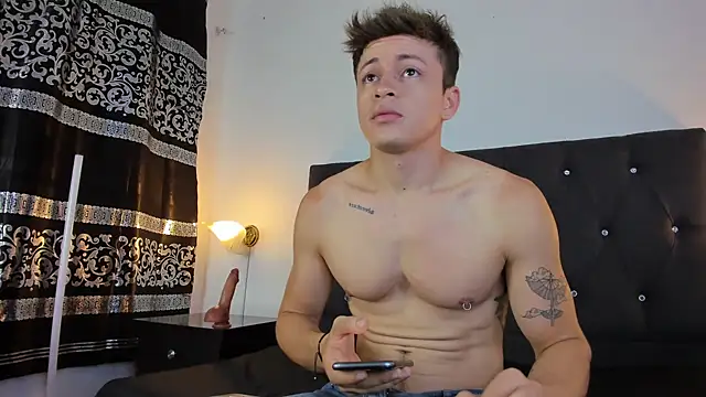 Snapshot of Angel_Cuervo chatting on February 21, 12:38 pm Angel Cuervo online show from February 21, 12:38 pm