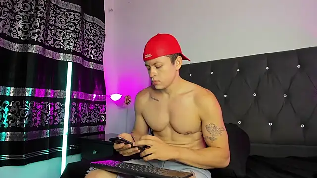 Snapshot of Angel_Cuervo chatting on March 10, 12:38 pm Angel Cuervo online show from March 10, 12:38 pm