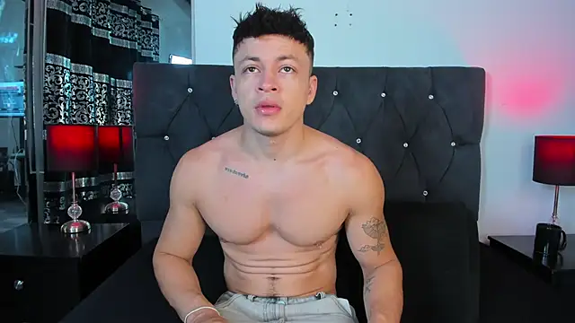 Snapshot of Angel_Cuervo chatting on December 22, 12:38 pm Angel Cuervo online show from December 22, 12:38 pm