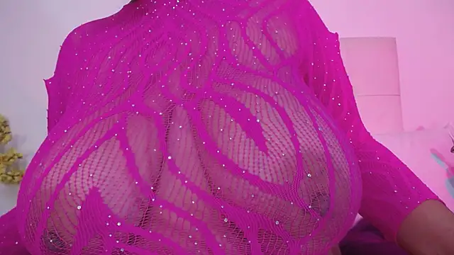 Nicol Love0 online show from April 8, 12:17 pm