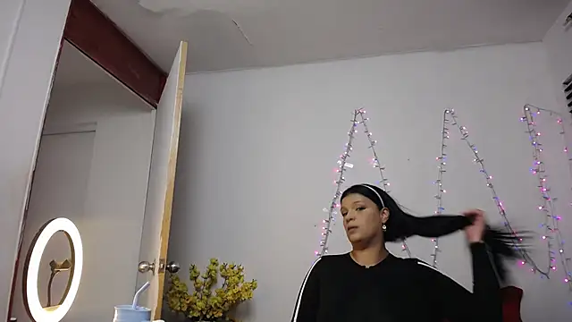 Nicol Love0 online show from November 24, 12:27 pm