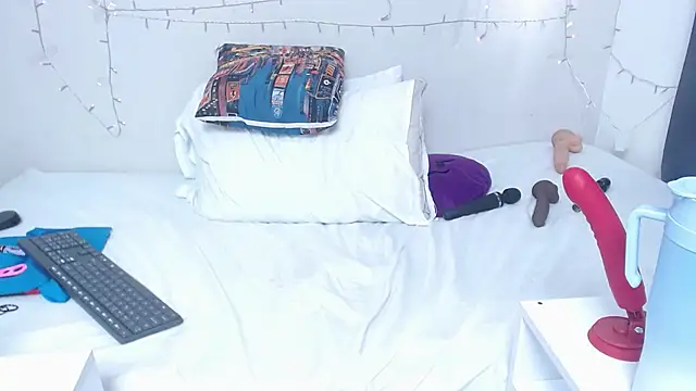 Nicol Love0 online show from March 12, 7:58 pm