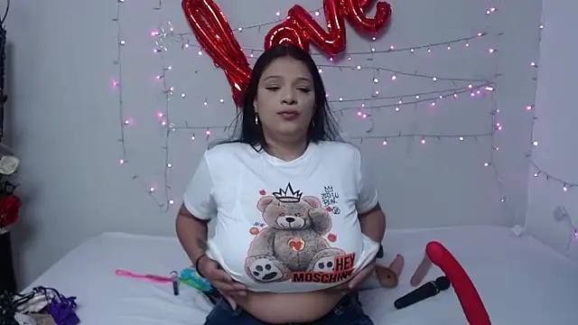 Nicol Love0 online show from February 22, 12:18 pm