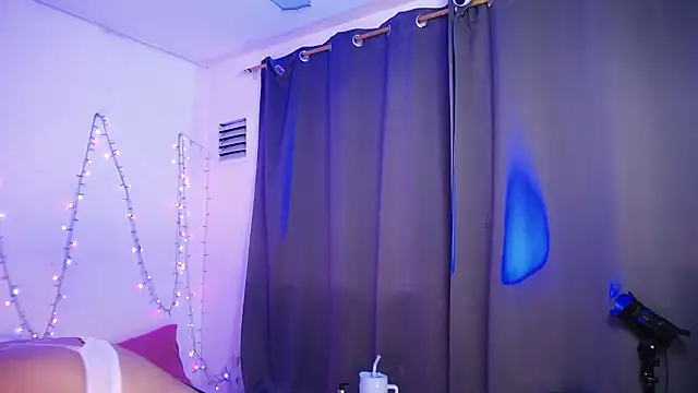 Nicol Love0 online show from January 14, 12:47 am