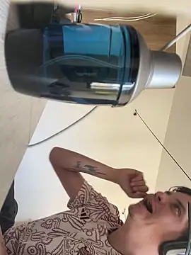 Snapshot of stevego94 chatting on December 13, 7:43 pm stevego94 online show from December 13, 7:43 pm