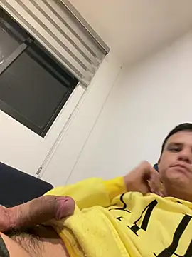 Snapshot of stevego94 chatting on February 27, 6:46 am stevego94 online show from February 27, 6:46 am