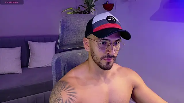 Snapshot of tony_muscle chatting on July 9, 7:02 pm tony muscle online show from July 9, 7:02 pm