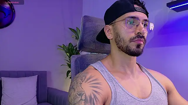 Snapshot of tony_muscle chatting on July 16, 5:10 pm tony muscle online show from July 16, 5:10 pm
