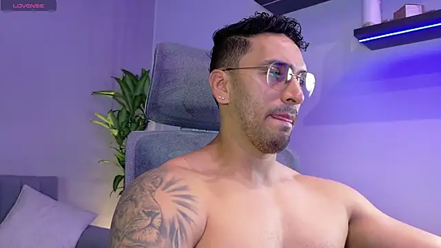 Snapshot of tony_muscle chatting on June 23, 7:01 pm tony muscle online show from June 23, 7:01 pm