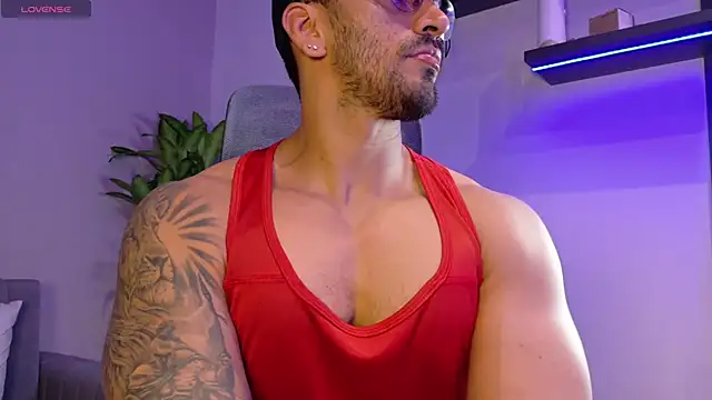 Snapshot of tony_muscle chatting on July 4, 7:18 pm tony muscle online show from July 4, 7:18 pm