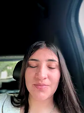 Snapshot of AhriCutte chatting on October 24, 5:23 pm AhriCutte online show from October 24, 5:23 pm