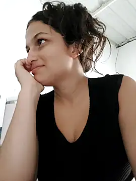 Snapshot of girl_milk1 chatting on February 7, 3:52 pm girl milk1 online show from February 7, 3:52 pm