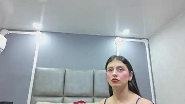 MadelineBeckert online show from April 7, 7:04 pm