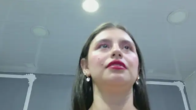 Snapshot of MadelineBeckert chatting on June 3, 7:18 pm MadelineBeckert online show from June 3, 7:18 pm