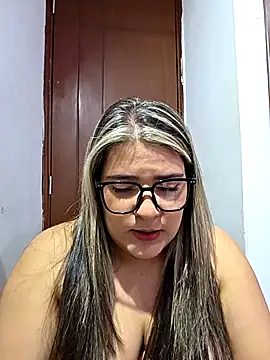 Snapshot of shantal_smith9 chatting on November 13, 3:21 am shantal smith9 online show from November 13, 3:21 am