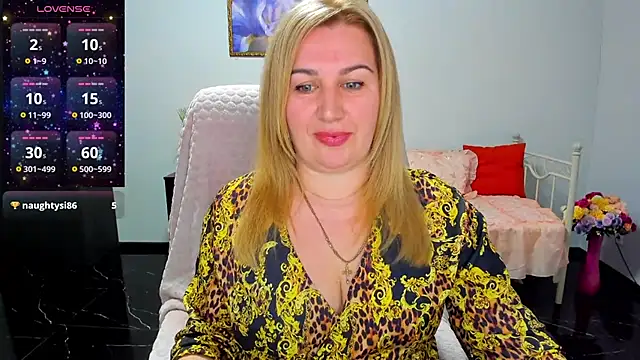 Snapshot of Lili_Crossi chatting on March 10, 6:49 am Lili Crossi online show from March 10, 6:49 am