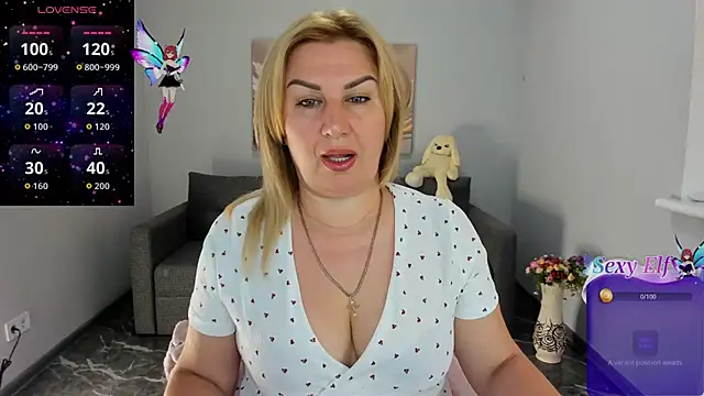 Snapshot of Lili_Crossi chatting on June 17, 5:40 am Lili Crossi online show from June 17, 5:40 am