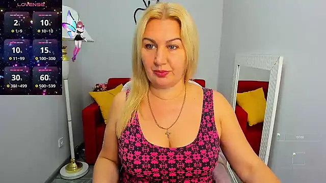 Snapshot of Lili_Crossi chatting on September 24, 6:09 am Lili Crossi online show from September 24, 6:09 am