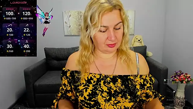 Snapshot of Lili_Crossi chatting on October 7, 5:30 am Lili Crossi online show from October 7, 5:30 am