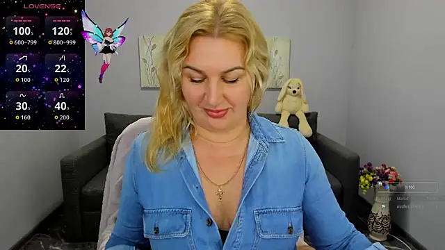 Snapshot of Lili_Crossi chatting on November 23, 12:37 pm Lili Crossi online show from November 23, 12:37 pm