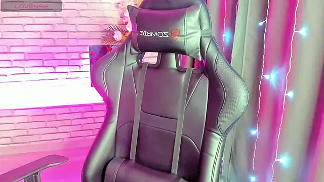 Snapshot of Tonya_Gray chatting on December 21, 5:47 am Tonya Gray online show from December 21, 5:47 am