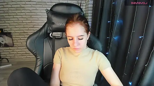 Snapshot of Tonya_Gray chatting on December 28, 4:19 am Tonya Gray online show from December 28, 4:19 am