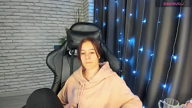 Snapshot of Tonya_Gray chatting on December 28, 1:18 am Tonya Gray online show from December 28, 1:18 am