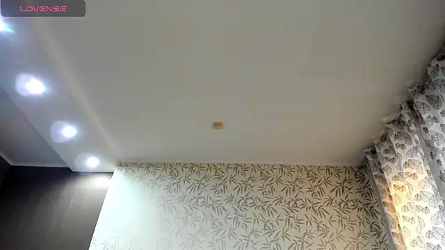 Miss you kiss online show from December 20, 8:28 am