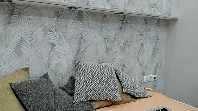 Miss you kiss online show from December 19, 8:23 am