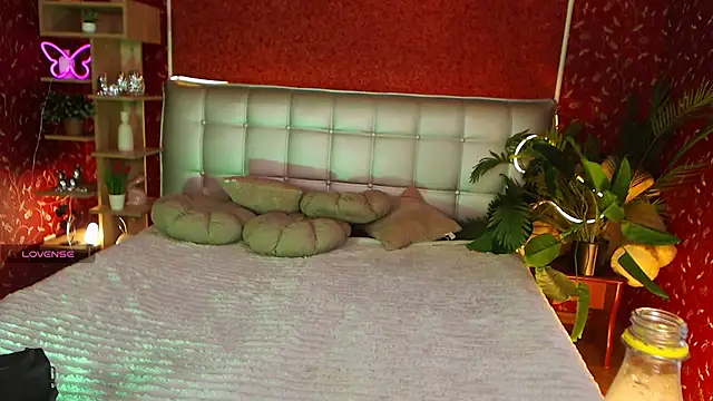 AuroraAksnesss online show from February 10, 1:44 pm