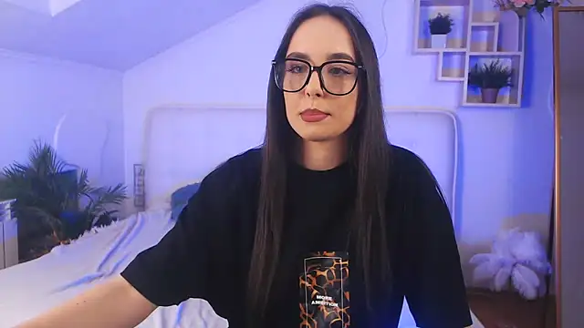 AuroraAksnesss online show from February 6, 5:30 pm