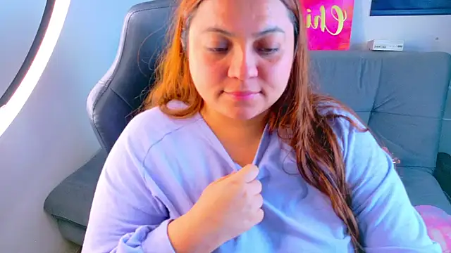 Snapshot of Rebeca_charme21 chatting on May 10, 2:52 pm Rebeca charme21 online show from May 10, 2:52 pm