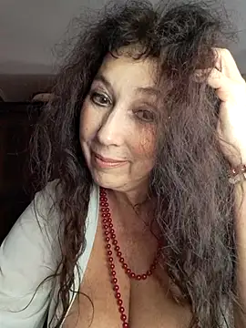 Snapshot of GypsyEsmeralda chatting on October 20, 8:04 am GypsyEsmeralda online show from October 20, 8:04 am