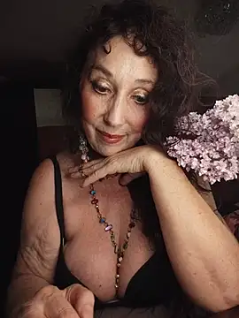 Snapshot of GypsyEsmeralda chatting on May 24, 4:18 pm GypsyEsmeralda online show from May 24, 4:18 pm