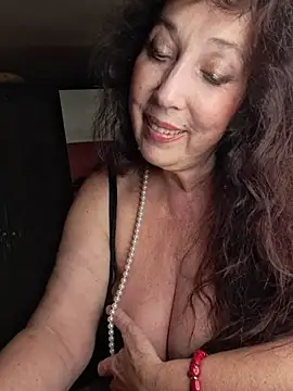 Snapshot of GypsyEsmeralda chatting on May 27, 4:47 pm GypsyEsmeralda online show from May 27, 4:47 pm
