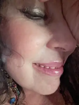 Snapshot of GypsyEsmeralda chatting on April 28, 7:18 pm GypsyEsmeralda online show from April 28, 7:18 pm
