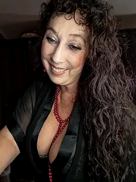 Snapshot of GypsyEsmeralda chatting on October 13, 11:45 am GypsyEsmeralda online show from October 13, 11:45 am