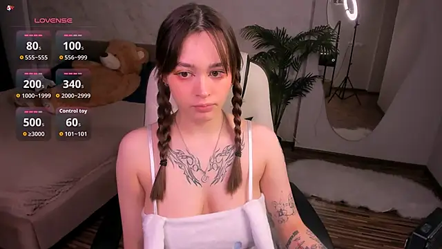 BadScarlet1 online show from December 3, 1:32 pm