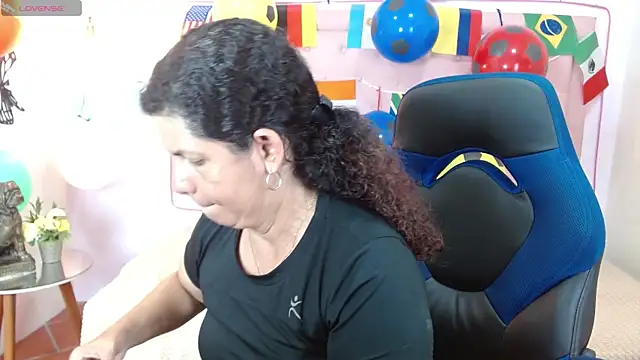 Snapshot of sila_bolum chatting on June 18, 6:46 pm sila bolum online show from June 18, 6:46 pm
