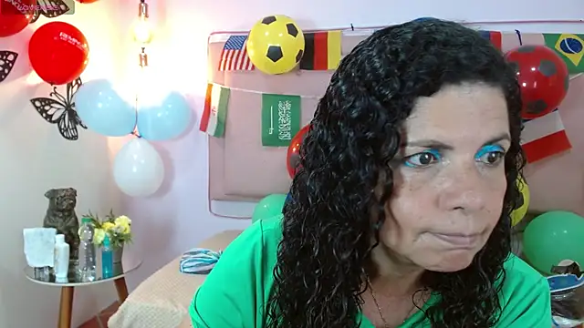 Snapshot of sila_bolum chatting on June 17, 7:13 pm sila bolum online show from June 17, 7:13 pm