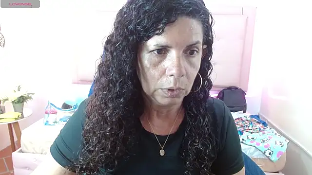 Snapshot of sila_bolum chatting on June 3, 6:56 pm sila bolum online show from June 3, 6:56 pm