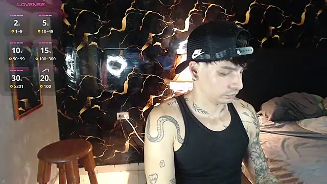 Snapshot of Apolo_Hidalgo01 chatting on November 13, 2:04 am Apolo Hidalgo01 online show from November 13, 2:04 am