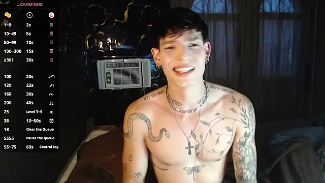 Snapshot of Apolo_Hidalgo01 chatting on December 3, 10:31 pm Apolo Hidalgo01 online show from December 3, 10:31 pm