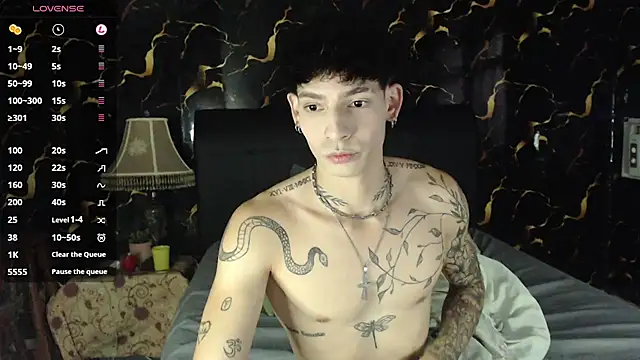 Snapshot of Apolo_Hidalgo01 chatting on November 21, 9:47 pm Apolo Hidalgo01 online show from November 21, 9:47 pm