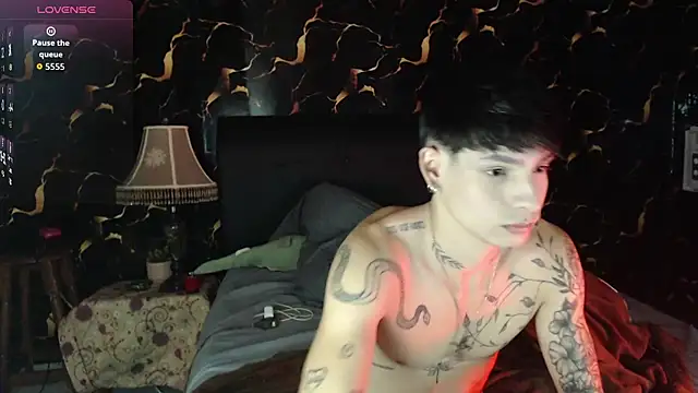 Snapshot of Apolo_Hidalgo01 chatting on November 17, 10:47 pm Apolo Hidalgo01 online show from November 17, 10:47 pm