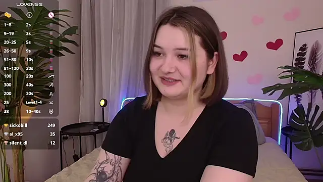 Snapshot of Alice_Walters chatting on February 6, 6:24 pm Alice Walters online show from February 6, 6:24 pm